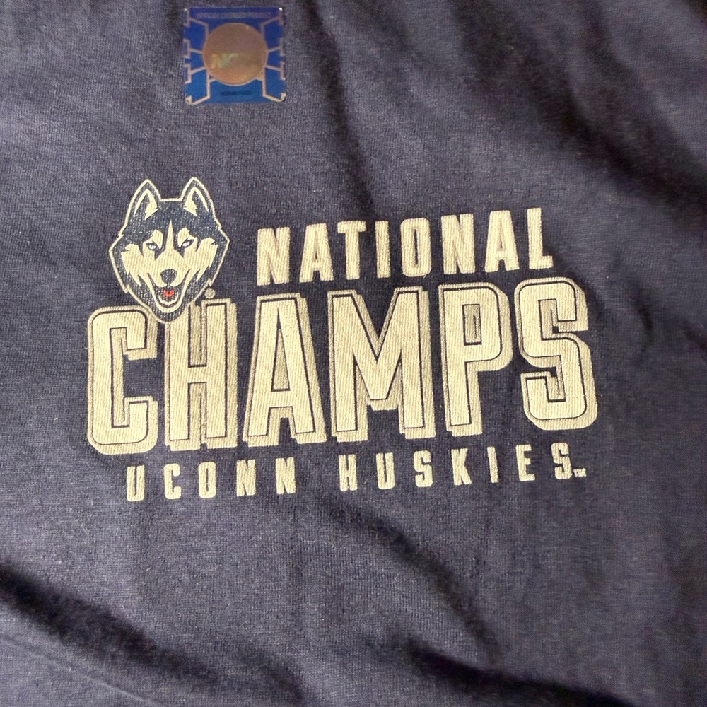 NWT Fanatics UCONN Huskies National Basketball Champs 2023 Navy T-shirt Size 2xl